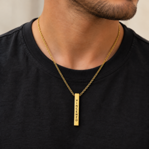 collana dorata con pendente vincenzo